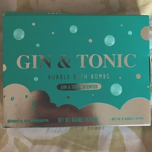 NWOT Gift Republic Gin and Tonic Scented Bath Bombs
